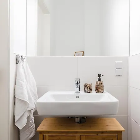 Apartman 165m2 Downtown Family 5br, 3bath, Kids Room, 11min Alexanderplatz Berlin