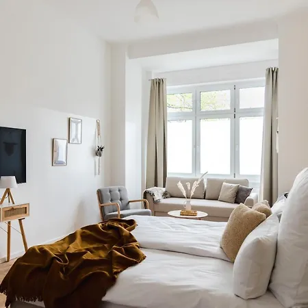 165m2 Downtown Family 5br, 3bath, Kids Room, 11min Alexanderplatz * ברלין