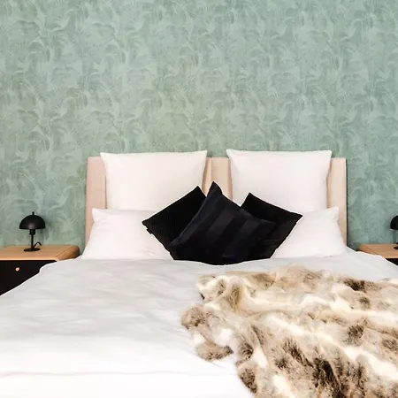 165m2 Downtown Family 5br, 3bath, Kids Room, 11min Alexanderplatz דירה *