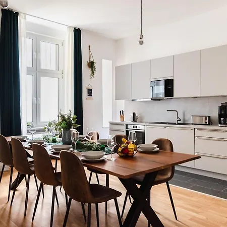 165m2 Downtown Family 5br, 3bath, Kids Room, 11min Alexanderplatz * Berlín