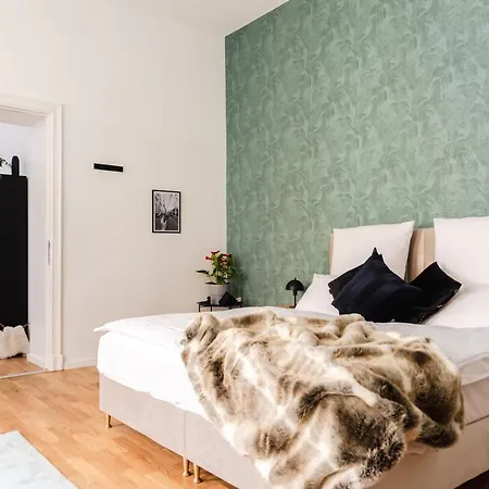 165m2 Downtown Family 5br, 3bath, Kids Room, 11min Alexanderplatz * Berlín