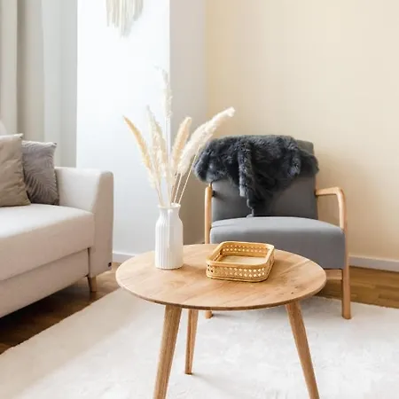 165m2 Downtown Family 5br, 3bath, Kids Room, 11min Alexanderplatz