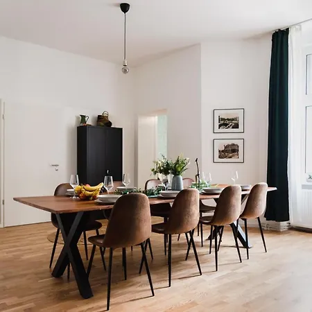 165m2 Downtown Family 5br, 3bath, Kids Room, 11min Alexanderplatz