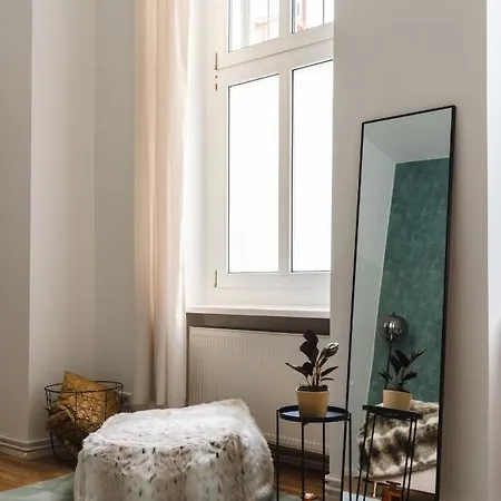 165m2 Downtown Family 5br, 3bath, Kids Room, 11min Alexanderplatz Apartamento