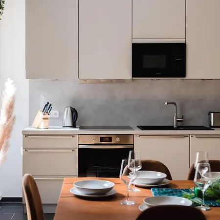 165m2 Downtown Family 5br, 3bath, Kids Room, 11min Alexanderplatz * Berlín
