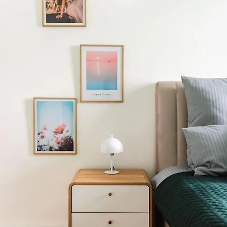 165m2 Downtown Family 5br, 3bath, Kids Room, 11min Alexanderplatz *