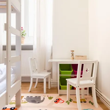 דירה 165m2 Downtown Family 5br, 3bath, Kids Room, 11min Alexanderplatz *