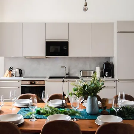 165m2 Downtown Family 5br, 3bath, Kids Room, 11min Alexanderplatz *