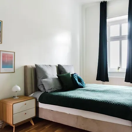 165m2 Downtown Family 5br, 3bath, Kids Room, 11min Alexanderplatz Lejlighed Berlin