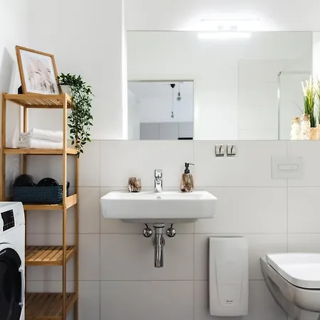 165m2 Downtown Family 5br, 3bath, Kids Room, 11min Alexanderplatz * ברלין