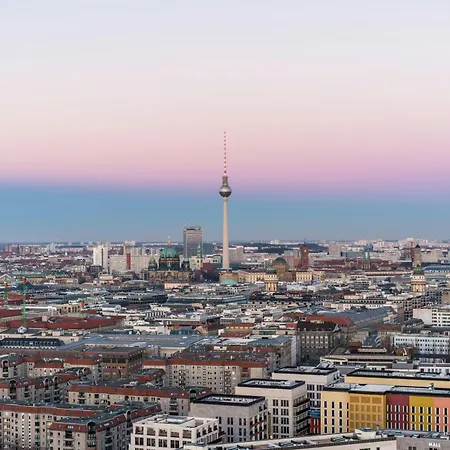 165m2 Downtown Family 5br, 3bath, Kids Room, 11min Alexanderplatz Apartment Berlin