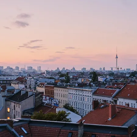 165m2 Downtown Family 5br, 3bath, Kids Room, 11min Alexanderplatz *