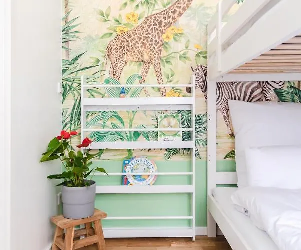 165m2 Downtown Family 5br, 3bath, Kids Room, 11min Alexanderplatz Berlim