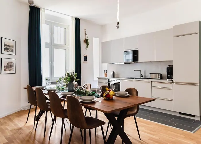 165m2 Downtown Family 5br, 3bath, Kids Room, 11min Alexanderplatz * Berlijn