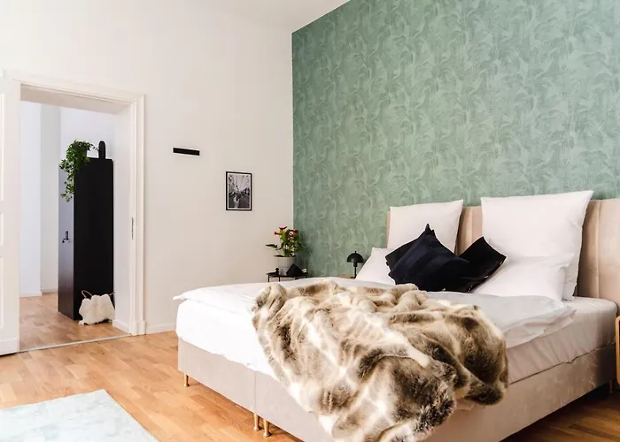 165m2 Downtown Family 5br, 3bath, Kids Room, 11min Alexanderplatz * Berlim