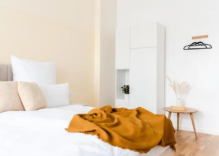 165m2 Downtown Family 5br, 3bath, Kids Room, 11min Alexanderplatz *