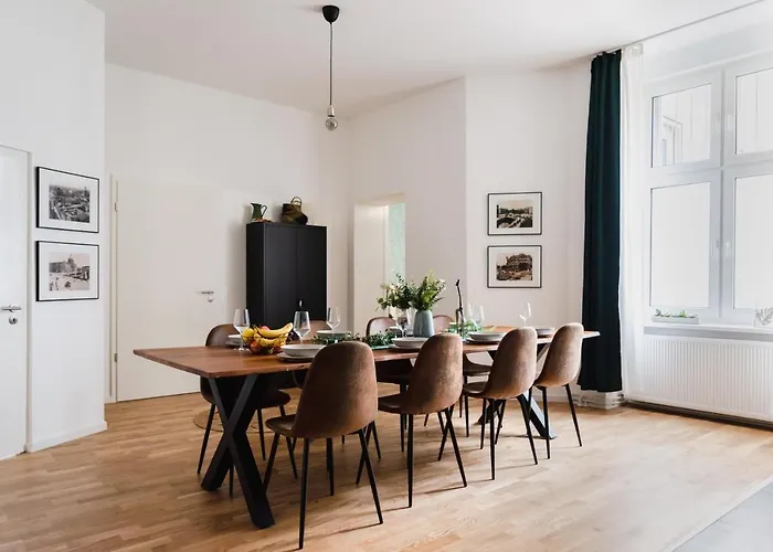 165m2 Downtown Family 5br, 3bath, Kids Room, 11min Alexanderplatz