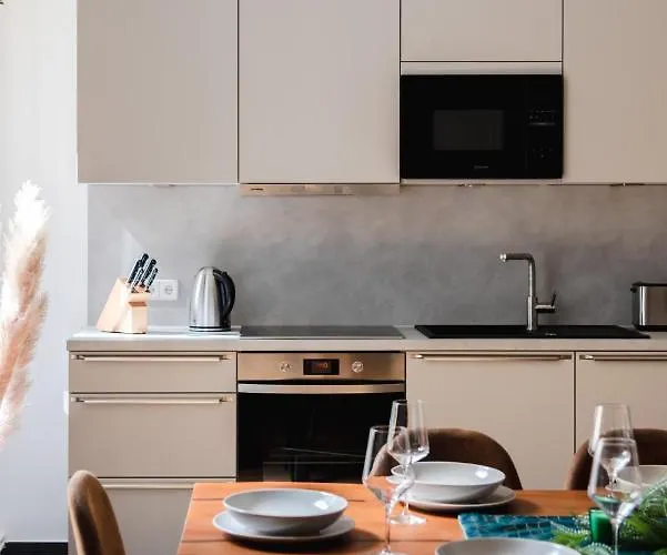 165m2 Downtown Family 5br, 3bath, Kids Room, 11min Alexanderplatz * Berlijn