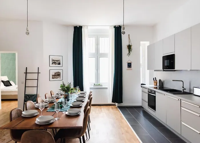 165m2 Downtown Family 5br, 3bath, Kids Room, 11min Alexanderplatz Apartament *