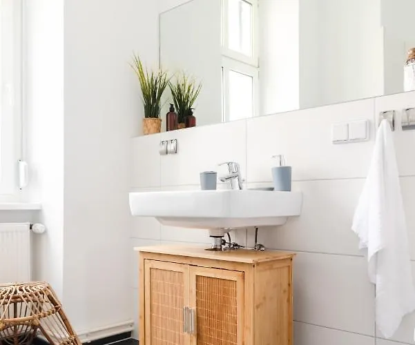 165m2 Downtown Family 5br, 3bath, Kids Room, 11min Alexanderplatz