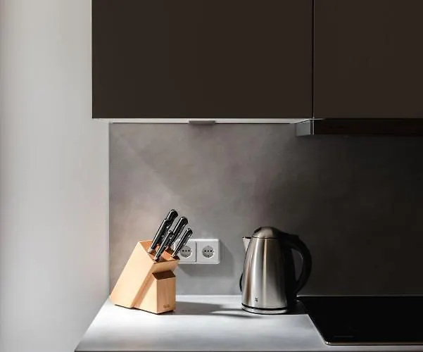 165m2 Downtown Family 5br, 3bath, Kids Room, 11min Alexanderplatz Berlijn