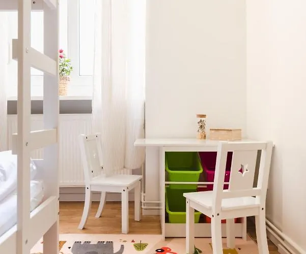 דירה 165m2 Downtown Family 5br, 3bath, Kids Room, 11min Alexanderplatz *