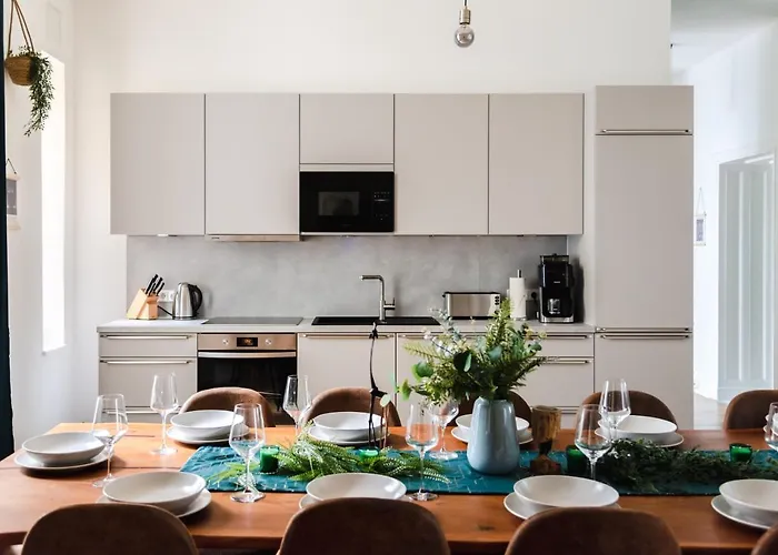 165m2 Downtown Family 5br, 3bath, Kids Room, 11min Alexanderplatz *