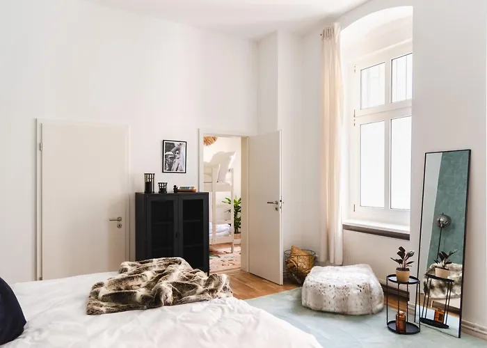 165m2 Downtown Family 5br, 3bath, Kids Room, 11min Alexanderplatz * ברלין