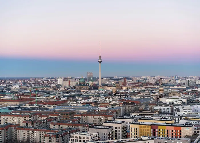 165m2 Downtown Family 5br, 3bath, Kids Room, 11min Alexanderplatz Appartement Berlijn