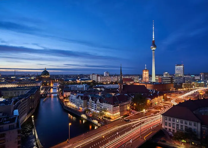 165m2 Downtown Family 5br, 3bath, Kids Room, 11min Alexanderplatz *