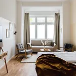 Daire 165m2 Downtown Family 5br, 3bath, Kids Room, 11min Alexanderplatz