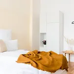 165m2 Downtown Family 5br, 3bath, Kids Room, 11min Alexanderplatz *