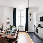 165m2 Downtown Family 5br, 3bath, Kids Room, 11min Alexanderplatz Daire *