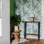 Daire 165m2 Downtown Family 5br, 3bath, Kids Room, 11min Alexanderplatz Berlin