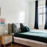 165m2 Downtown Family 5br, 3bath, Kids Room, 11min Alexanderplatz 아파트 베를린
