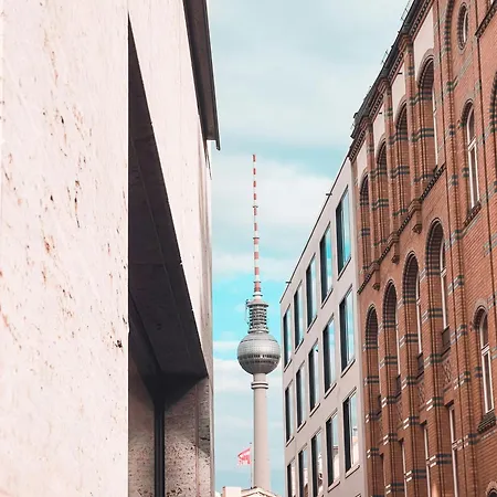 165m2 Downtown Family 5br, 3bath, Kids Room, 11min Alexanderplatz Apartamento Berlín