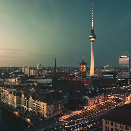 165m2 Downtown Family 5br, 3bath, Kids Room, 11min Alexanderplatz *