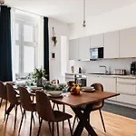 165m2 Downtown Family 5br, 3bath, Kids Room, 11min Alexanderplatz * Berlin