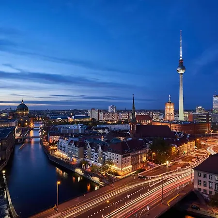 165m2 Downtown Family 5br, 3bath, Kids Room, 11min Alexanderplatz *