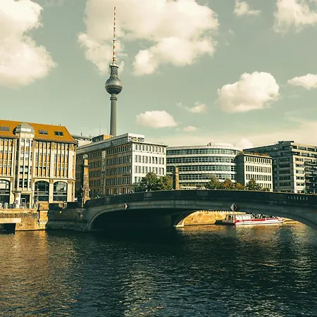 Apartment 165m2 Downtown Family 5br, 3bath, Kids Room, 11min Alexanderplatz Berlin